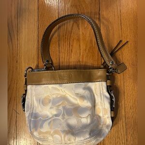 Coach Zoe Optic Signature Hobo with style number F44109.